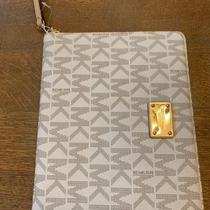 iPad case large white pattern NWT Michael Kors